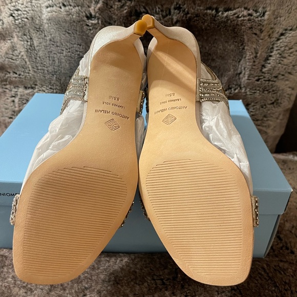 Never worn, ordered and didn’t need. Very pretty and perfect for holidays! - Picture 7 of 11